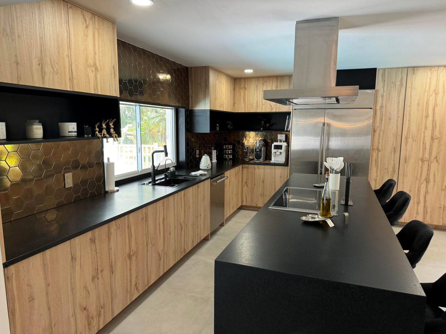Modern Kitchen Remodel in Fort Lauderdale, FL by Vision Build & Development project photo 4